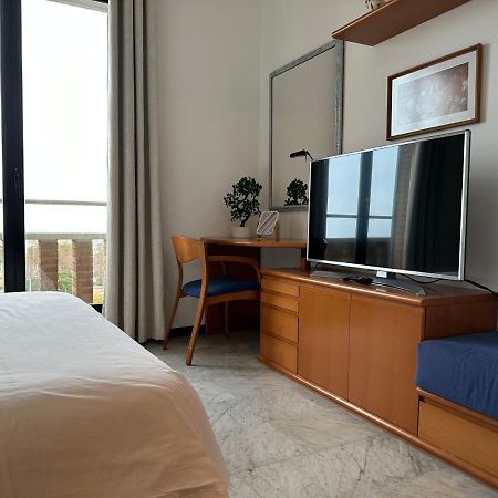 Lets Holidays Apartment Sea Views In ברצלונה מראה חיצוני תמונה